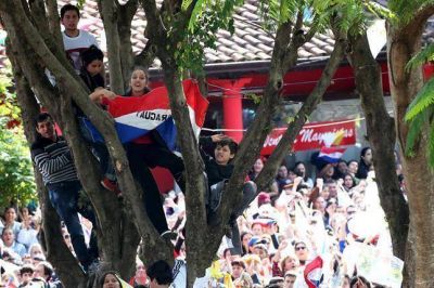 En una misa multitudinaria en Caacup�, el papa Francisco llam� a los paraguayos a 