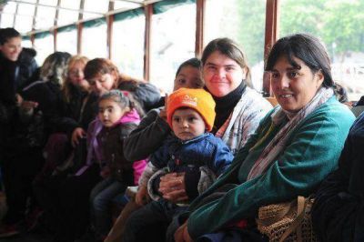 Miles de vecinos contin�an conociendo Tigre