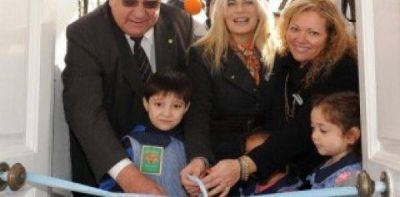 De Luc�a inaugur� Jard�n Maternal junto a Ostoich