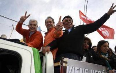 Caravana de Scioli junto a Juli�n Dom�nguez y Espinoza en La Matanza