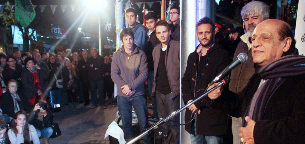 Juan Jos Mussi encabez la inauguracin del Monumento al Mastil sobre la peatonal de Berazategui