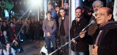 Juan Jos� Mussi encabez� la inauguraci�n del Monumento al Mastil sobre la peatonal de Berazategui