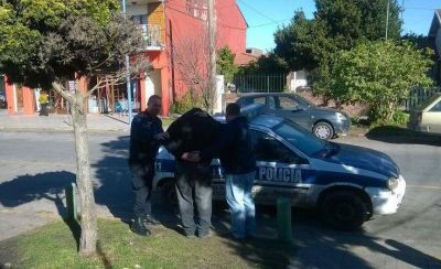 Auto robado, patente falsa y un aprehendido