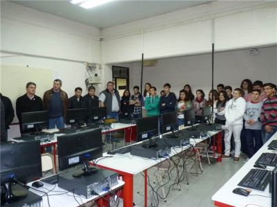 Entregaron equipamiento inform�tico al ex Nacional