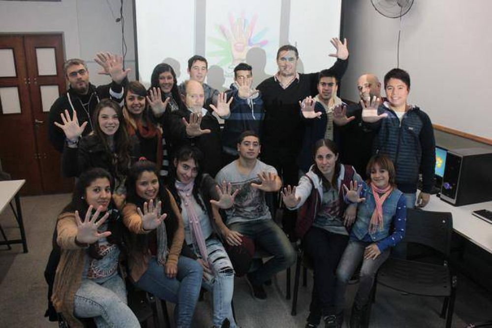 Alumnos inventan una aplicaci�n de voz que podr�a cambiarles la vida a personas sordas