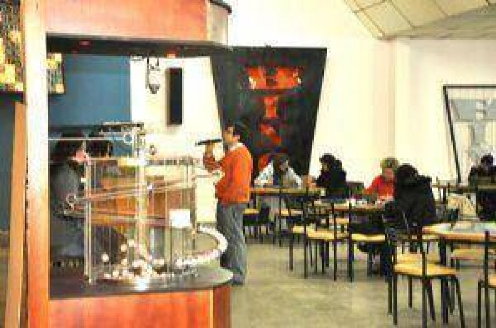 Un joven sin trabajo gan� el pozo acumulado del bingo de Cosqu�n
