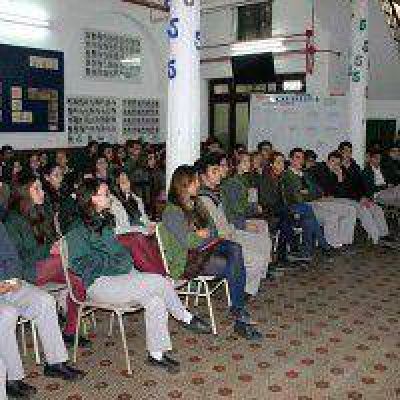 �Hay que involucrarse y participar del cambio� pidi� Aida a estudiantes del L�pez Piacentini