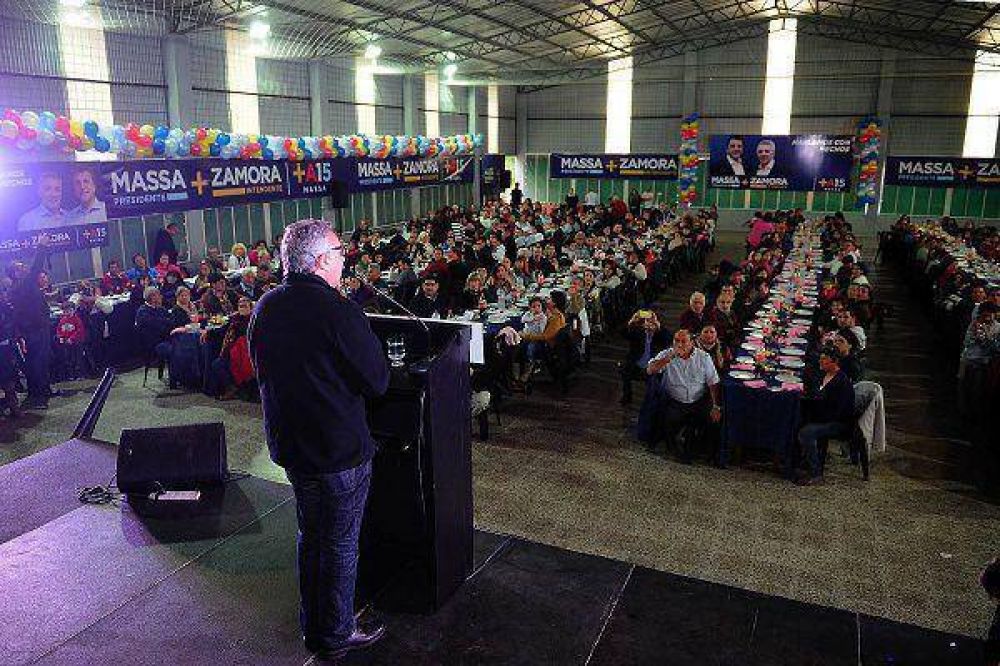 Fuerte apoyo de los vecinos de Islas a la candidatura de Julio Zamora