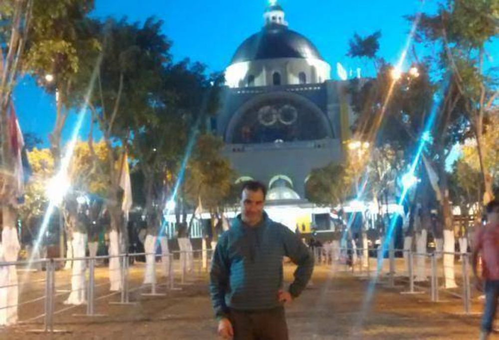 Fue desde San Juan a ver al Papa y le llev� una mochila llena de pedidos