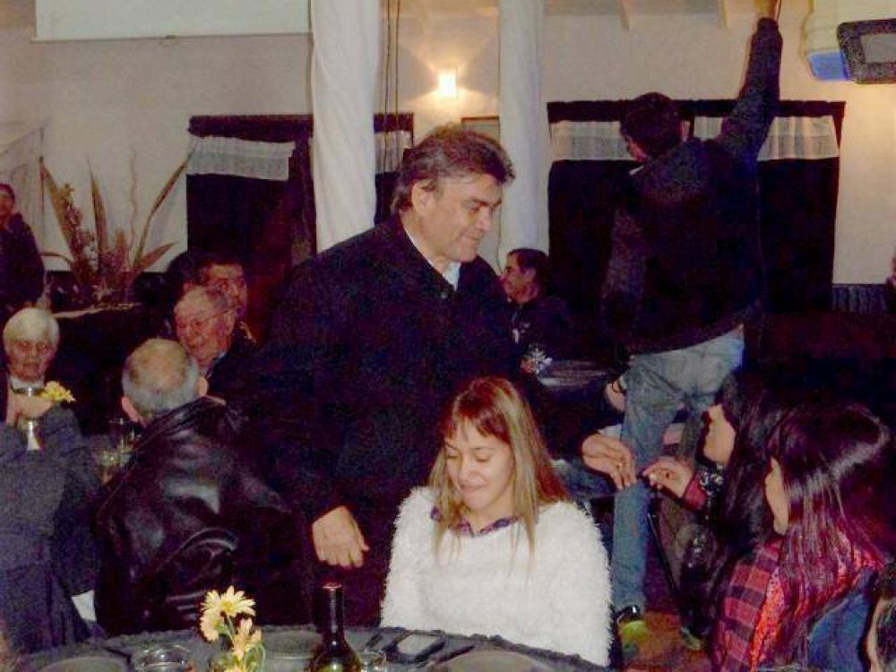 Junto a los vecinos y con instituciones
