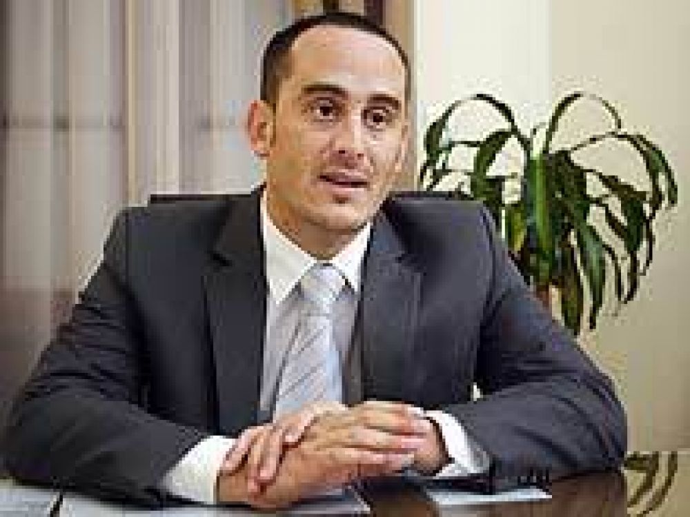 Tildan de �testimonial� la candidatura de Foulkes al Parlasur