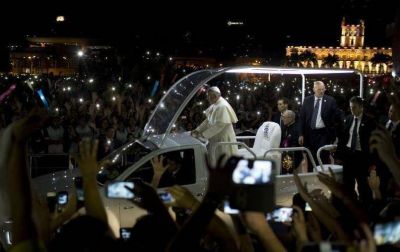 El papa Francisco cerr� su gira por Sudam�rica y viaja a Roma