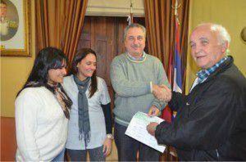 Passalacqua entreg subsidio a Colegio de Psiclogos de Misiones