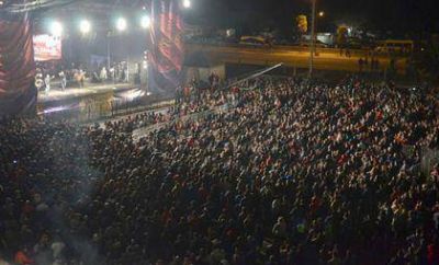 Casi 10 mil personas disfrutaron del show gratuito en el Autódromo de Termas