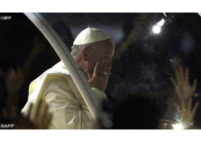 Tragedia del Ycu� Bola�os. El Papa recuerda a las v�ctimas y abraza a sus familiares