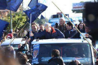 Encuesta: Dom�nguez, el �nico que sube