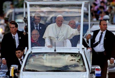Francisco fortalece el v�nculo de la iglesia con las masas