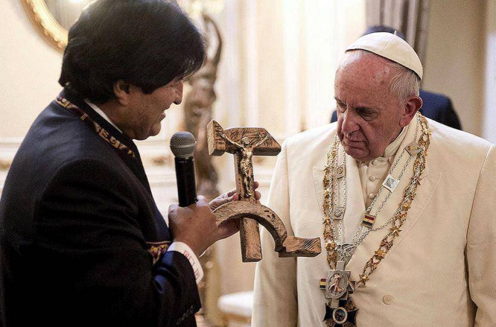 El papa Francisco habló sobre el polémico crucifijo que le regaló Evo Morales