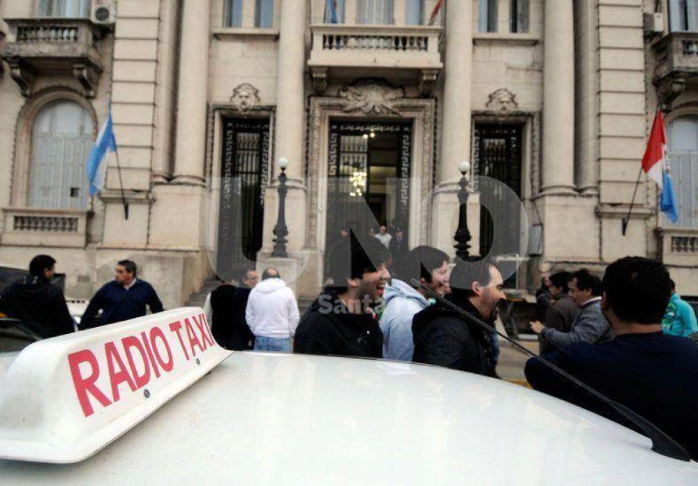 Taxistas y remiseros autoconvocados marcharon por seguridad y pidieron la renuncia de Lamberto