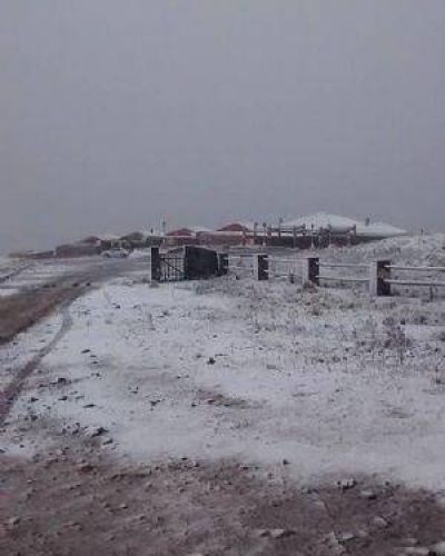 Con la lluvia, cayeron las primeras nevadas en los cerros del Valle Central