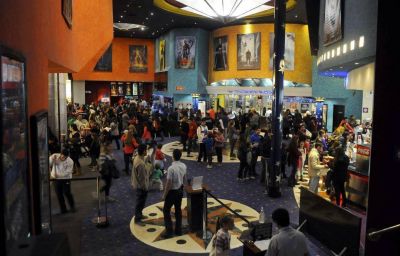 Cines y teatros se llenaron de chicos