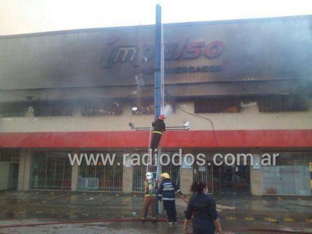 Vecinos de la cuadra del Supermercado Impulso incendiado est�n sin l�nea telef�nica