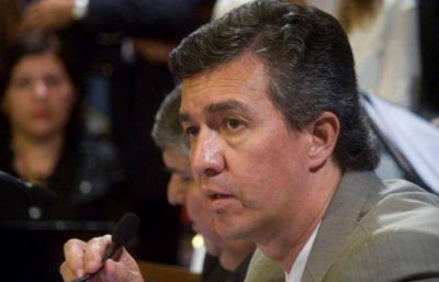 Aguilar propone que el Estado se haga cargo de los colectivos