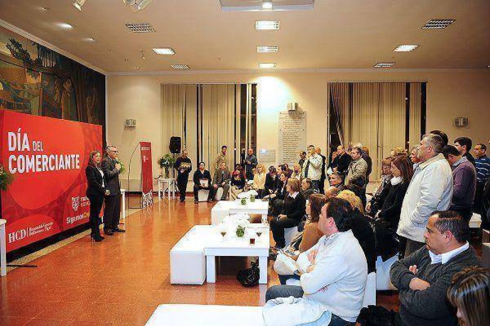 Julio Zamora: �Los comerciantes son la energ�a econ�mica de Tigre�