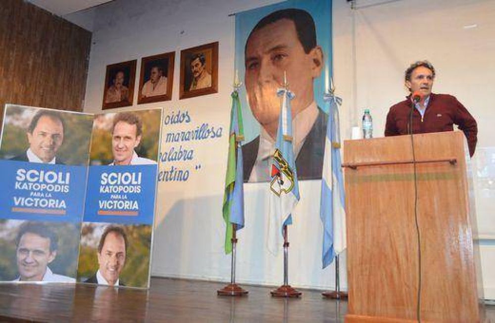 Katopodis us� el Twitter y defini�: �Vamos para adelante o volvemos al pasado�