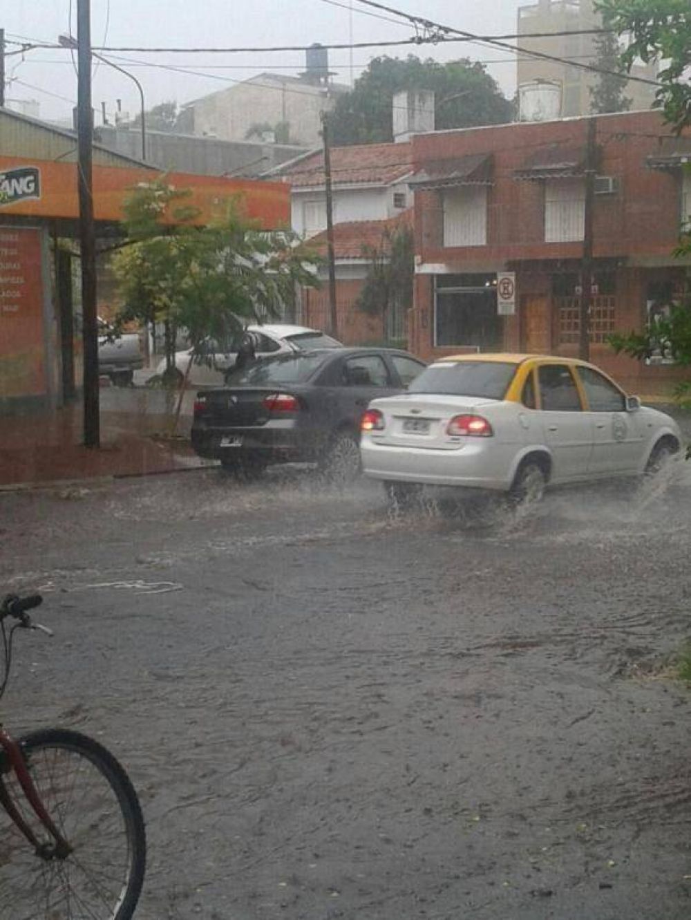 Se registraron algunas inundaciones por la tormenta en Posadas