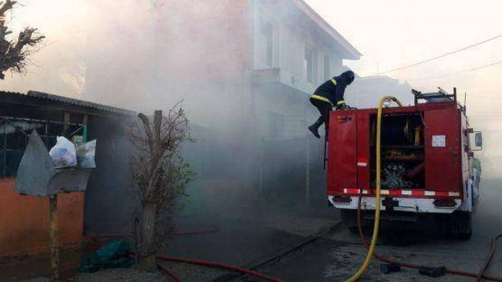 Incendio destruy� de manera total una vivienda de Caleta Olivia
