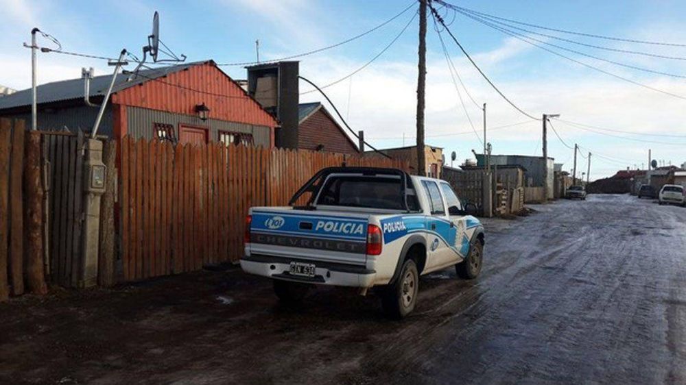  Allanaron tres viviendas y esclarecieron dos robos