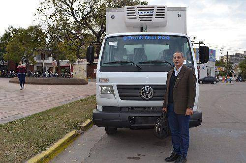 El Gobierno entreg� un furg�n t�rmico para el matadero de Los Jur�es