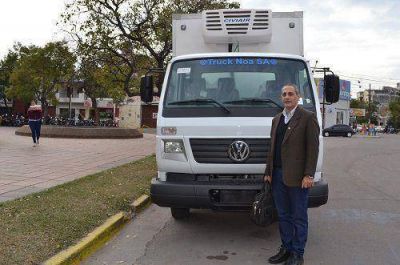 El Gobierno entreg� un furg�n t�rmico para el matadero de Los Jur�es