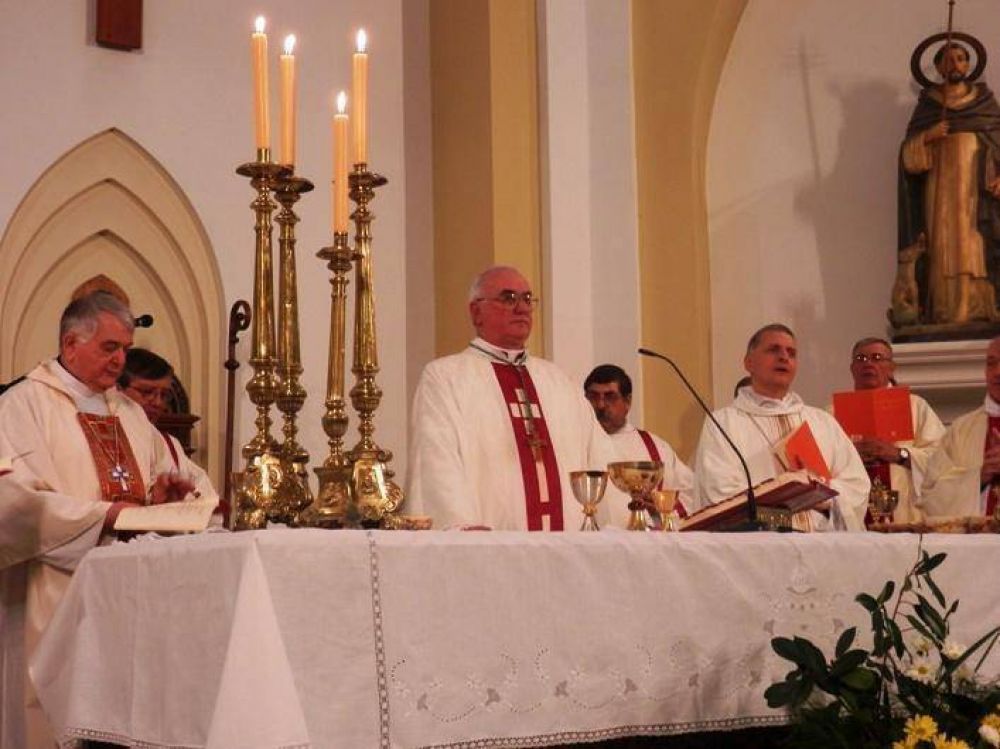 La comunidad diocesana de Nueve de Julio recibió a monseñor Torrado Mosconi