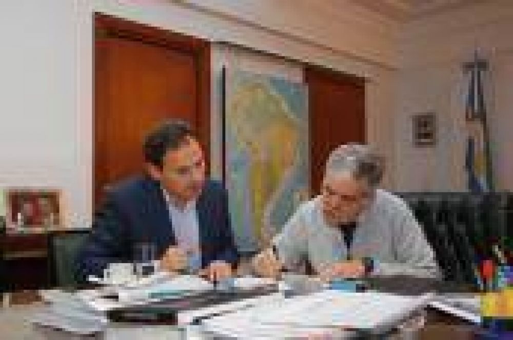 De Vido recibi� a Bruera y firmaron convenio por obras para La Plata