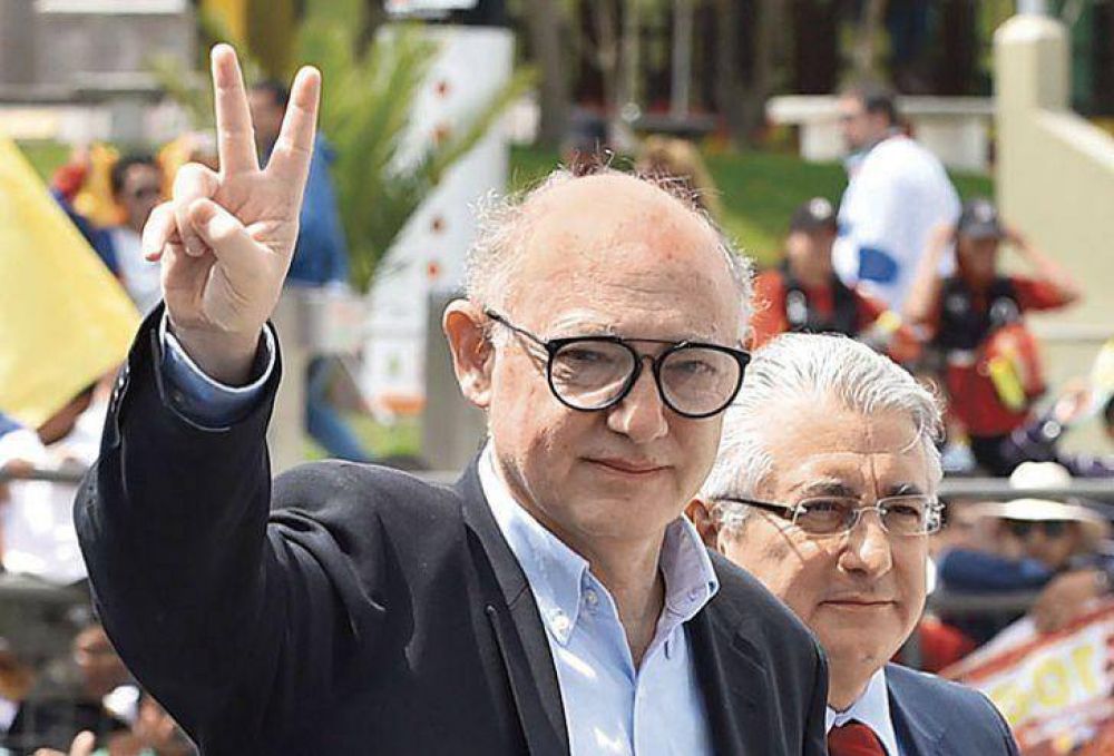 El canciller H�ctor Timerman fue operado de un tumor hep�tico