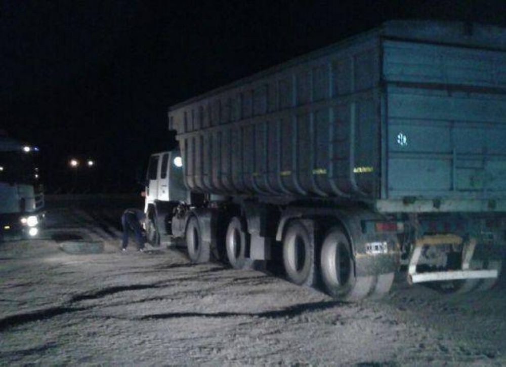 Un camionero provoc� el corte de energ�a el�ctrica en San Luis y Villa Mercedes