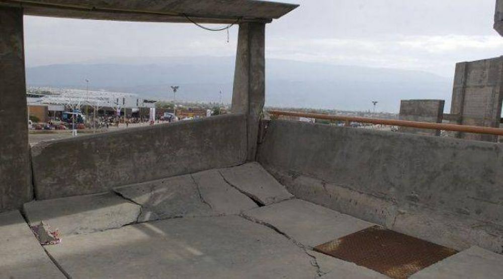 Crece el peligro de derrumbe en la tribuna sur del Estadio