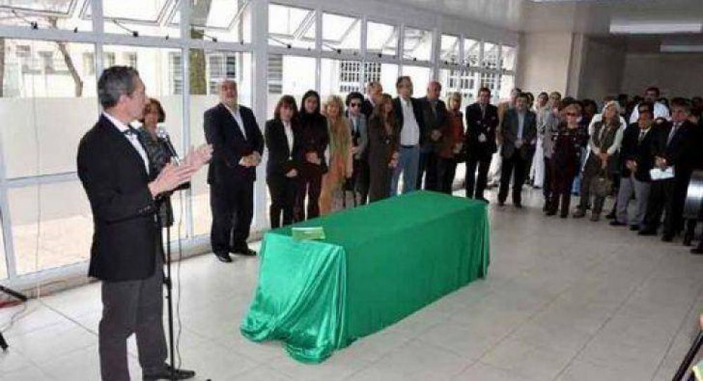 Juli�n Dindart destac� inversiones en salud