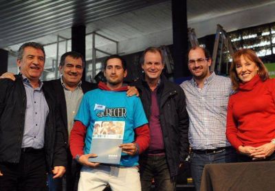2000 j�venes recibieron herramientas de trabajo para desarrollar emprendimientos