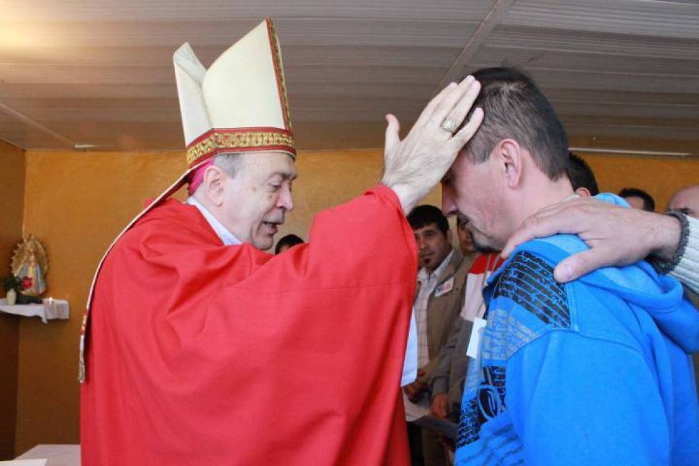 El obispo confirm y dio la comunin a jvenes internos de Batn