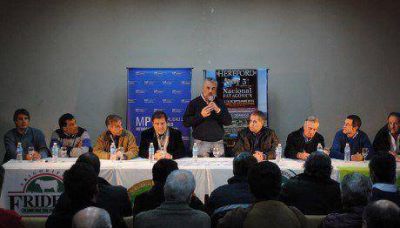Curetti y el ministro Rodr�guez encabezaron la 3� Exposici�n Hereford de la Patagonia