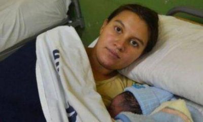 Una embarazada dio a luz mientras hac�a fila en el banco