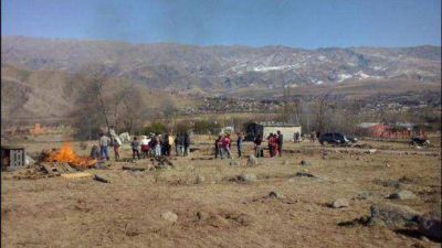 Violento intento de desalojo a miembros de comunidad diaguita en Taf� del Valle