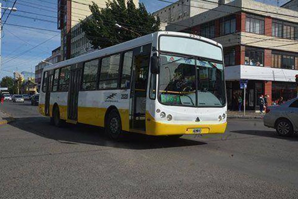 Estudiantes piden reflexi�n a funcionarios