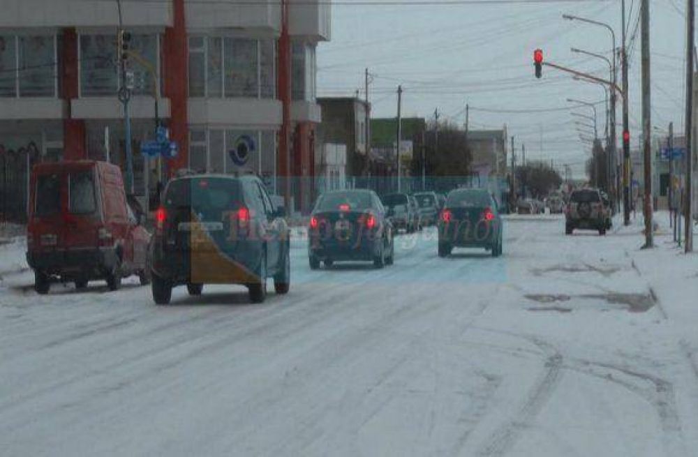 Realiz� un operativo de recolecci�n y limpieza de hielo en Chacra II