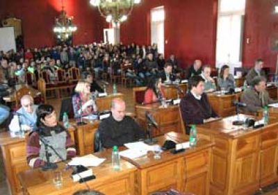 Los concejales aprobaron el aumento por antig�edad para los municipales