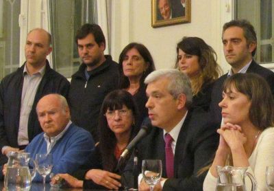 Legisladores en defensa de Cristina