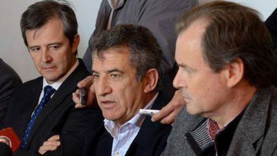 Bahl polemiza sobre el pegado de boletas